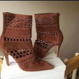 Brand new MANOLO BLAHNIK suede booties heels Cognac brown laser cut